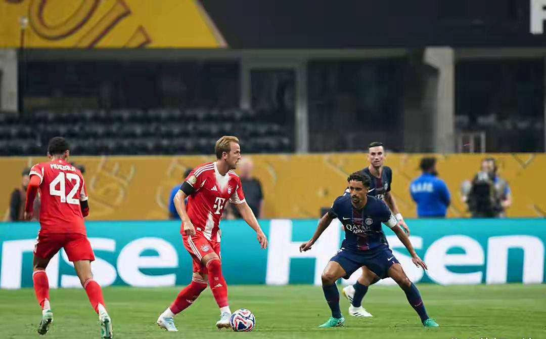 世俱杯激战！9打11巴黎2-0拜仁，穆西亚拉重伤离场